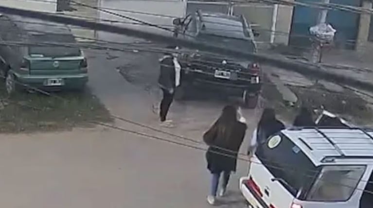 La nena fue encontrada inconsciente en el jardín de la casa de su abuelo.