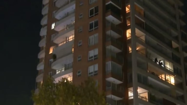 La nena murió tras caer del balcón del departamento de su papá.