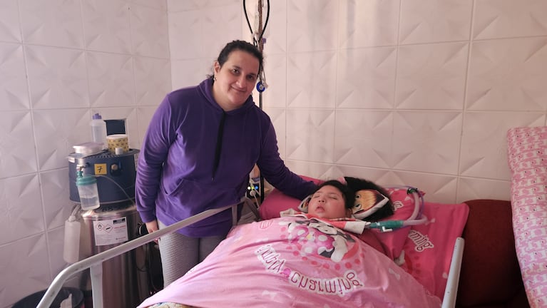La nena nació sana y a los 8 meses sufrió una parálisis cerebral.
