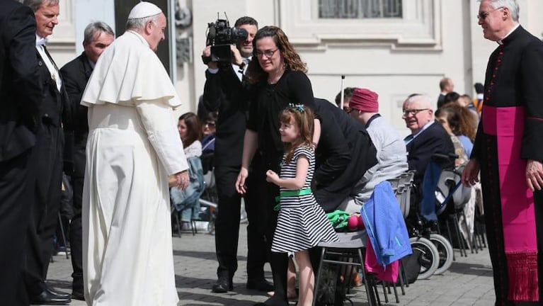 La nena que conoció al Papa antes de quedar ciega y sorda