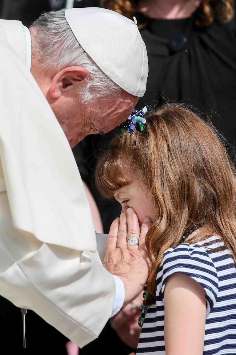 La nena que conoció al Papa antes de quedar ciega y sorda