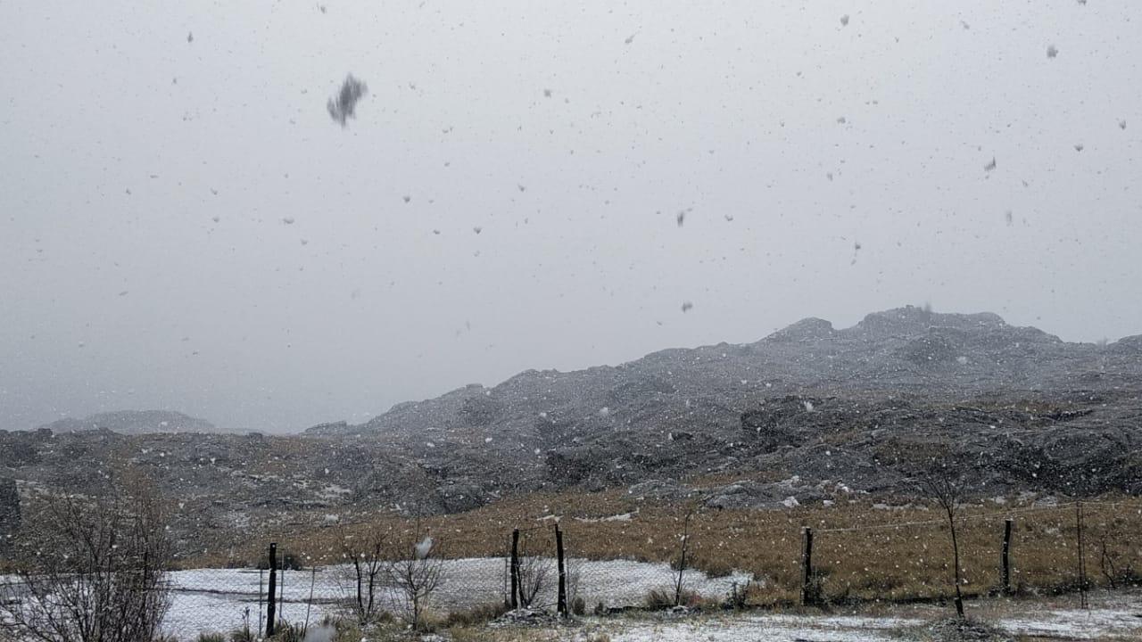 La nevada se sintió con intensidad en el Cerro Champaquí. Foto: Parador Los Soles.