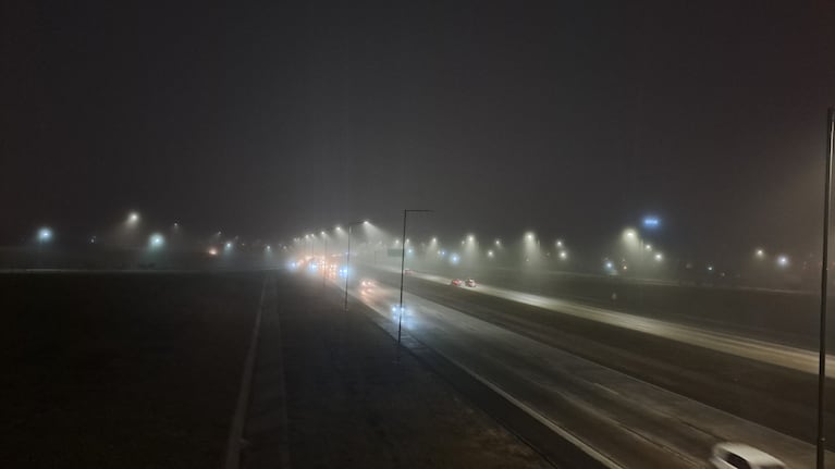 La niebla cubrió a la provincia de Córdoba en el comienzo del martes. Foto: Juampi Lavisse / ElDoce.