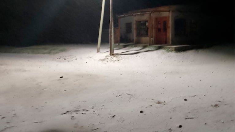 La nieve asomaba por Ambul. Foto: Facebook / Brenda Malagueño.