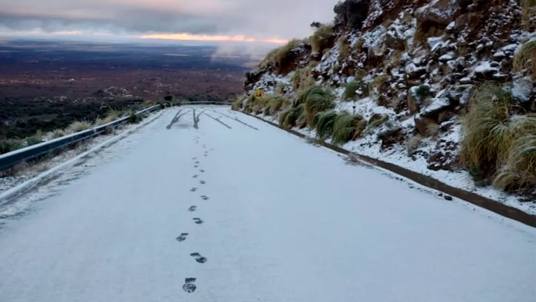 La nieve camino al Filo Serrano, en San Luis.