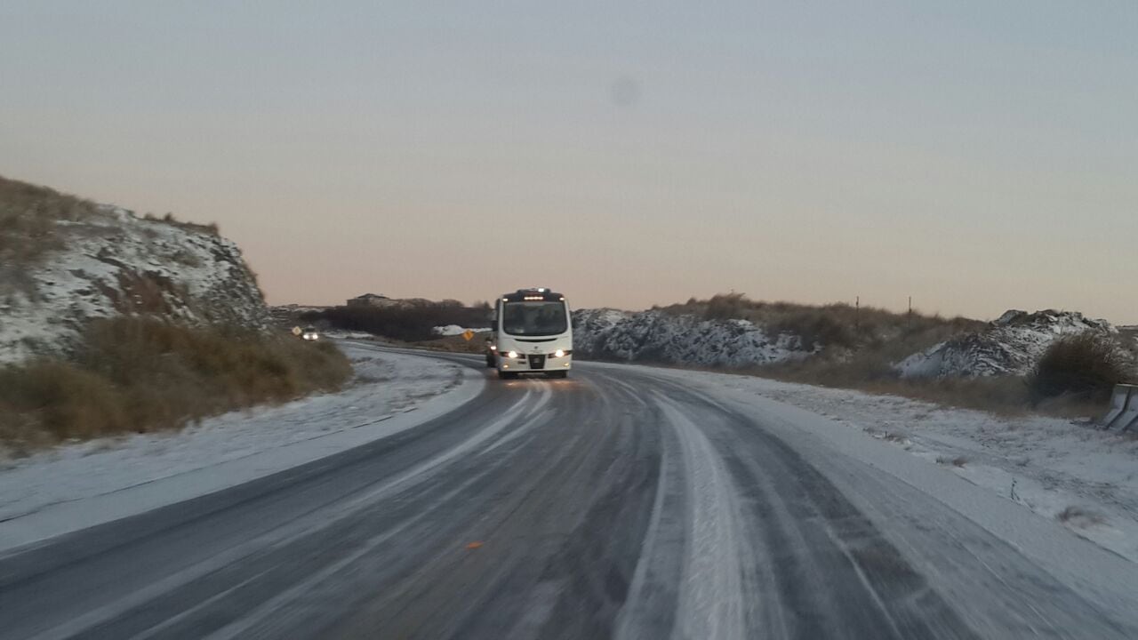 La nieve de hoy en el Camino a las Altas Cumbres. Foto: Sebastián Pfaffen. 