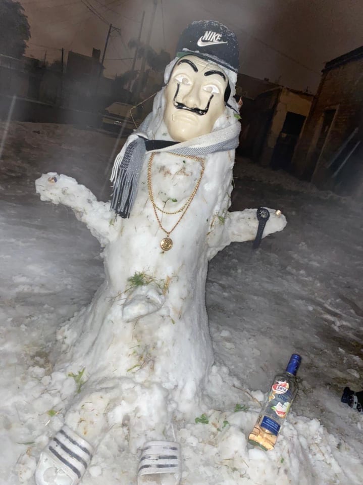 La nieve fue abundante en barrio San Roque. Foto: Fabricio Ezequiel.