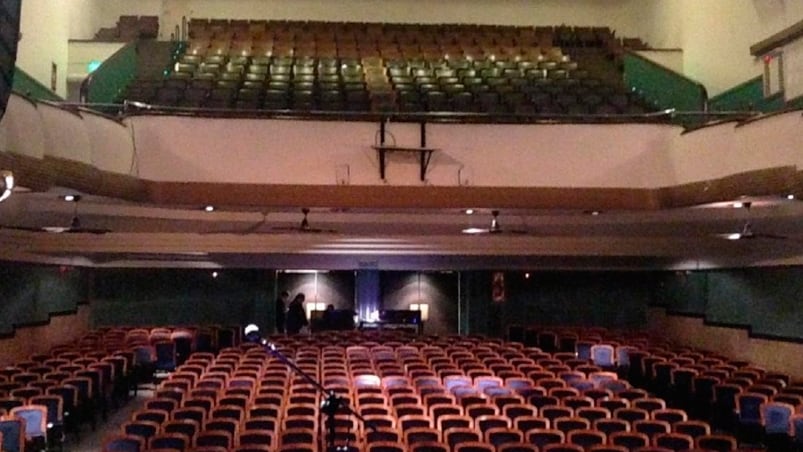 La niña fue arrojada desde una altura de seis metros en la sala del ND Teatro.