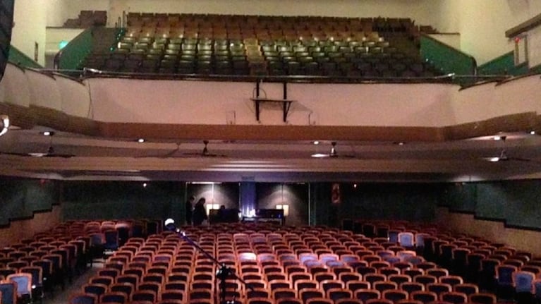 La niña fue arrojada desde una altura de seis metros en la sala del ND Teatro.