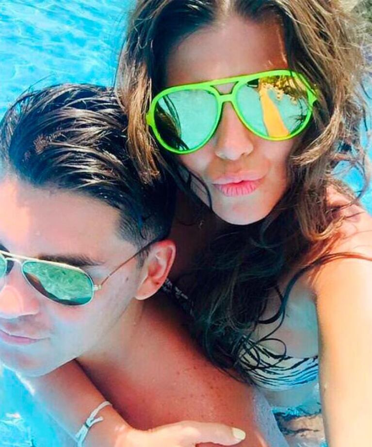 La Niña Loly de vacaciones y acompañada