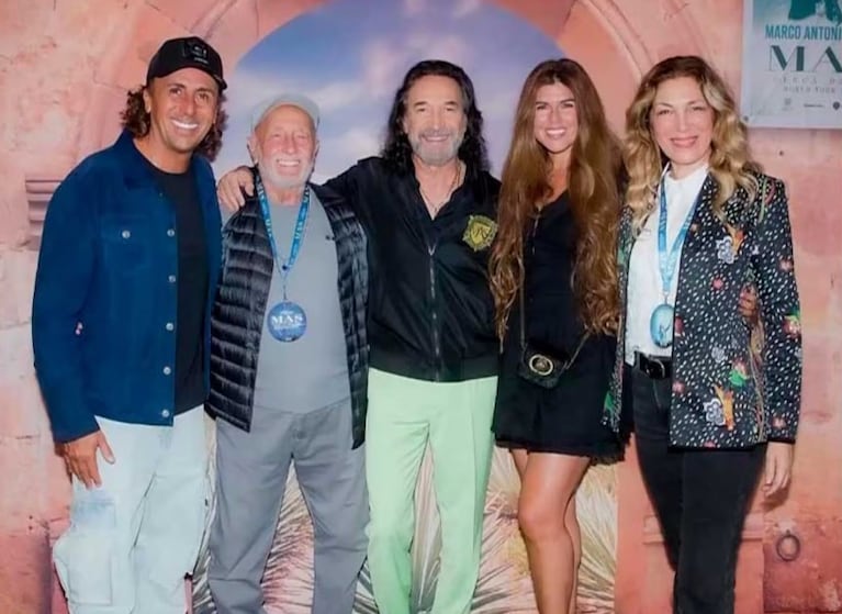 La Niña Loly y su esposo Walter G. Mercuri, en una imagen inédita junto a Marco Antonio Solís.