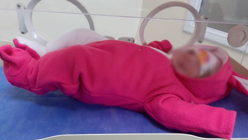 La niña y su mamá están internadas en el Hospital Misericordia.