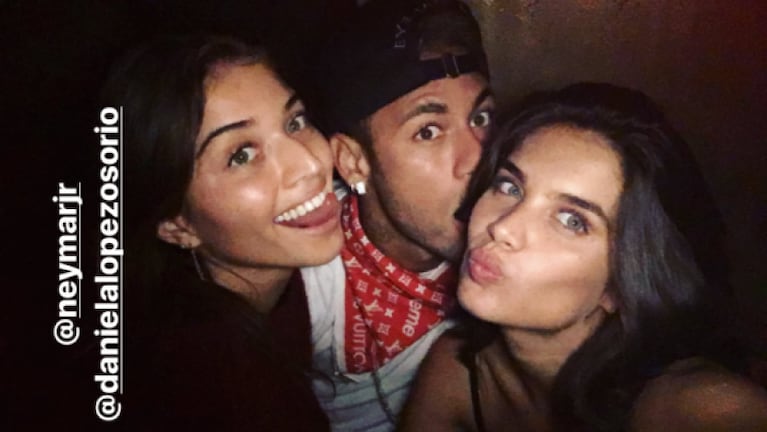 La noche de Neymar con las chicas de Victoria's Secret