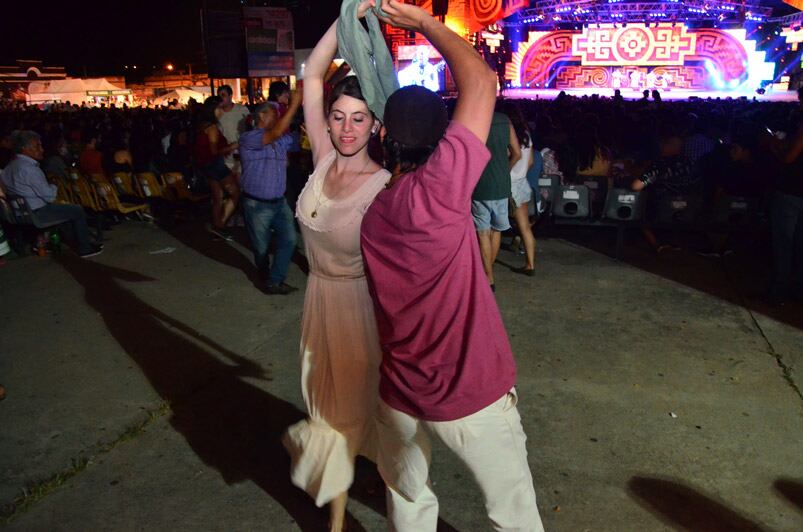 La noche del domingo fue de Los Manseros en Cosquín. Foto: Francesco Trombetta / ElDoce.tv.