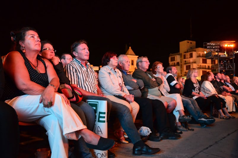 La noche del domingo fue de Los Manseros en Cosquín. Foto: Francesco Trombetta / ElDoce.tv.