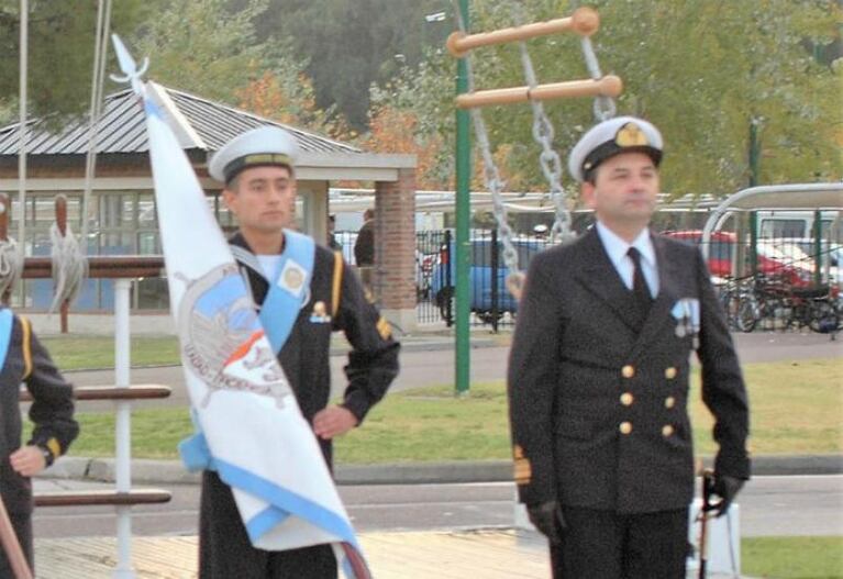 La novia de un tripulante del submarino lo espera para casarse