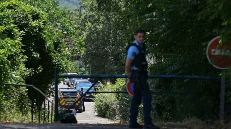 La novia fue una de las víctimas del ataque mortal de un grupo organizado.