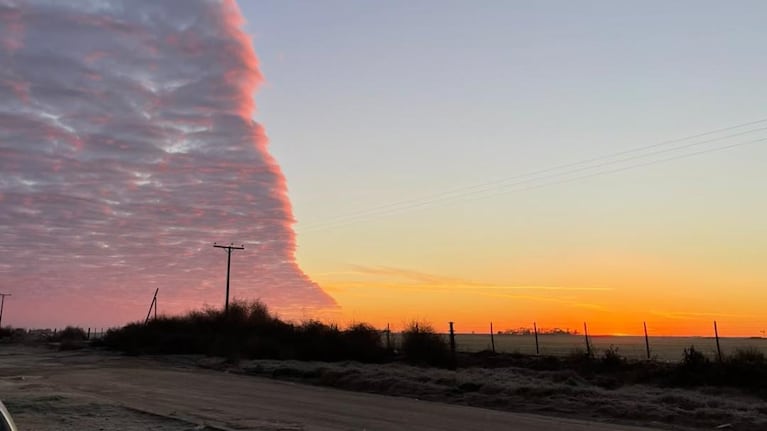 La nube está vinculada al ingreso de aire polar que mantiene temperaturas extremas en Córdoba.