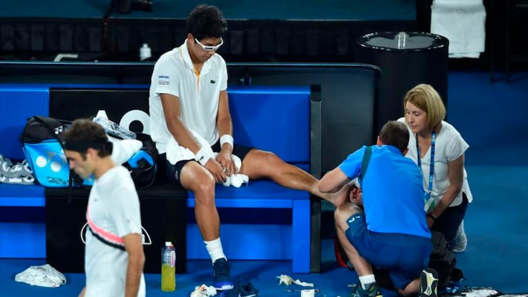 La nueva promesa del tenis aguantó 62 minutos en cancha hasta que el dolor lo obligó a decir "basta".