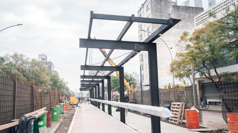 La obra sigue en avenida Maipú.