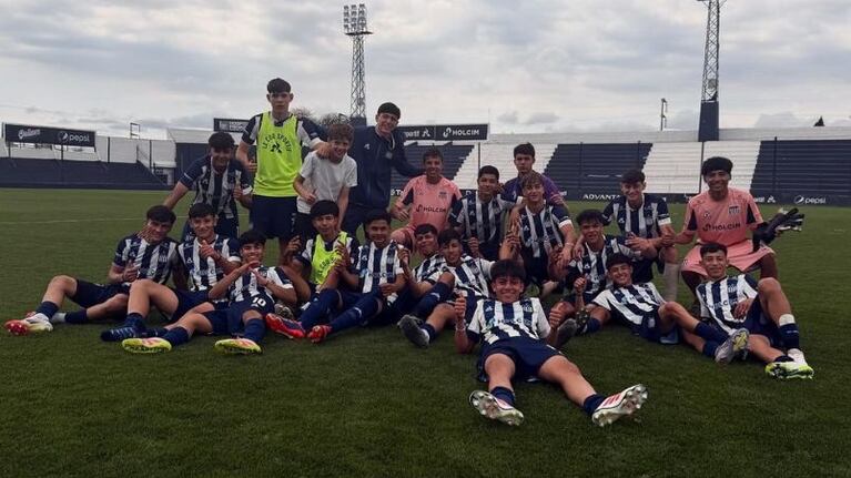La octava de Talleres vapuleó 13 a 0 a Barracas Central.