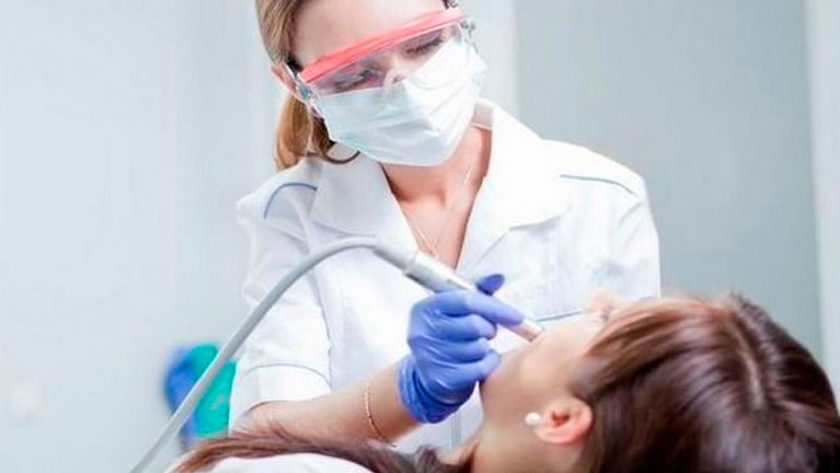 La odontología, una de las actividades de más alto riesgo de contagio.