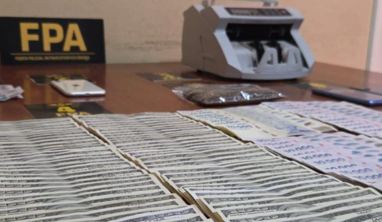 La organización utilizaba una contadora de billetes para las operaciones.