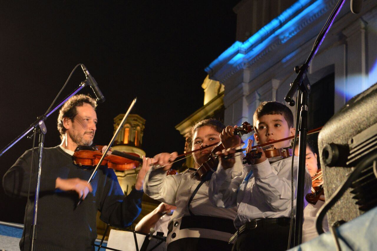 La Orquesta Infanto Juvenil de barrio El Chingolo se subió al escenario. Foto: Maxi López / ElDoce.tv