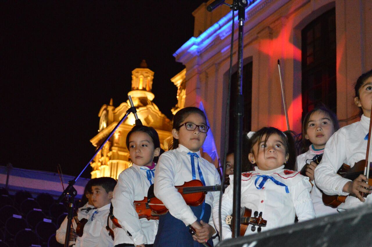 La Orquesta Infanto Juvenil de barrio El Chingolo se subió al escenario. Foto: Maxi López / ElDoce.tv