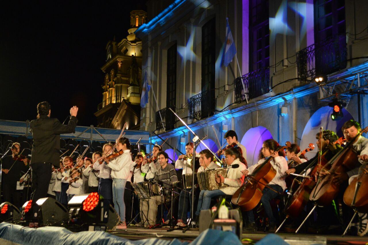 La Orquesta Infanto Juvenil de barrio El Chingolo se subió al escenario. Foto: Maxi López / ElDoce.tv