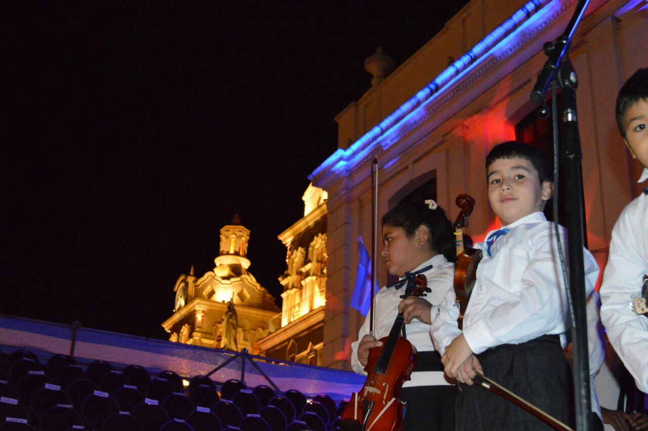 La Orquesta Infanto Juvenil de barrio El Chingolo se subió al escenario. Foto: Maxi López / ElDoce.tv