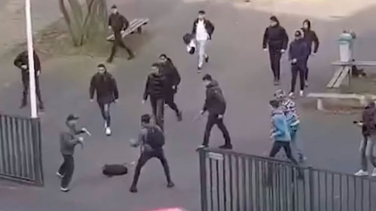 La osada actitud de los estudiantes quedó registrada en los celulares.