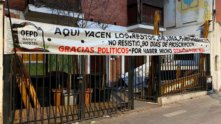 La pancarta que enluta a Nueva Córdoba.