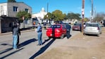 La parada de colectivos está ubicada frente a la escuela. 