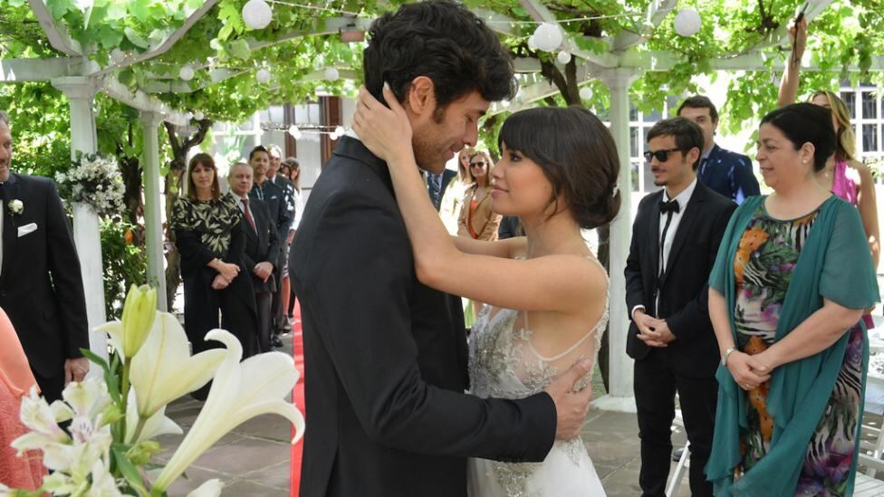 La pareja dio el sí en una ceremonia muy emotiva.