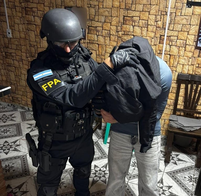La pareja fue detenida en una casa de barrio General Savio.