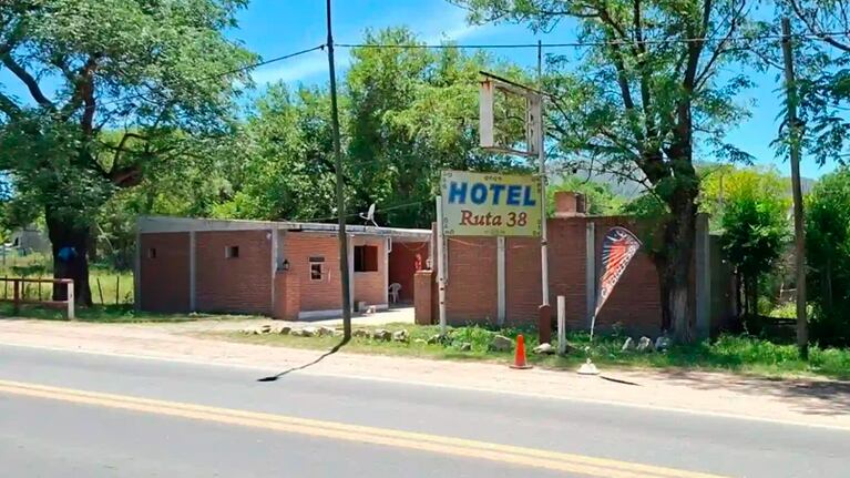 La pareja fue encontrada muerta en la habitación del alojamiento. Foto: La Estafeta Online.