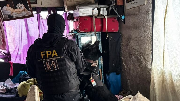 La pareja vendía droga desde la casa en la que vivía con sus hijos.