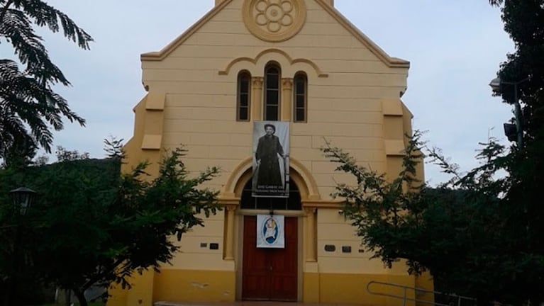 La Parroquia Nuestra Señora del Rosario sufrió actos vandálicos.