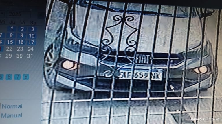 La patente del auto en el que se movían los delincuentes.