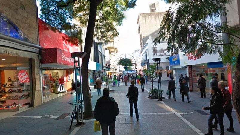 La peatonal 9 de Julio fue el escenario de la pelea.