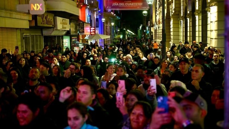 La peatonal de Córdoba se llenó de tunga tunga en el mes del cuarteto.