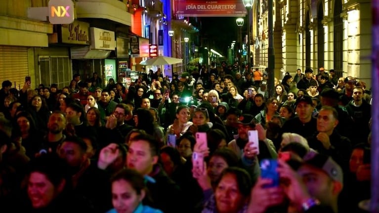 La peatonal de Córdoba se llenó de tunga tunga en el mes del cuarteto.