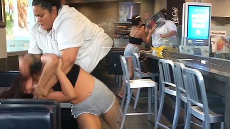 La pelea en McDonalds fue publicada en Facebook e Instagram por la usuaria Marie Dayag.