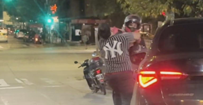 La pelea ocurrió en pleno bv. San Juan de Córdoba.
