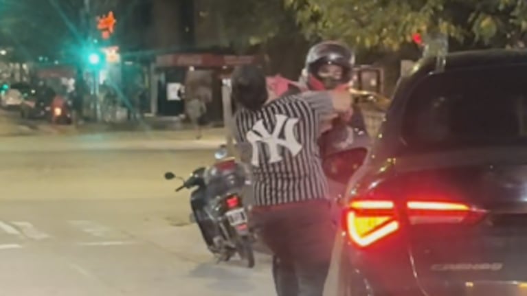 La pelea ocurrió en pleno bv. San Juan de Córdoba.