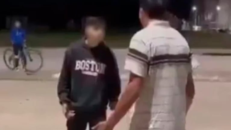 La pelea quedó grabada con un celular.