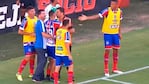 La pelea se desató por el gesto de un jugador contra la tribuna contraria.