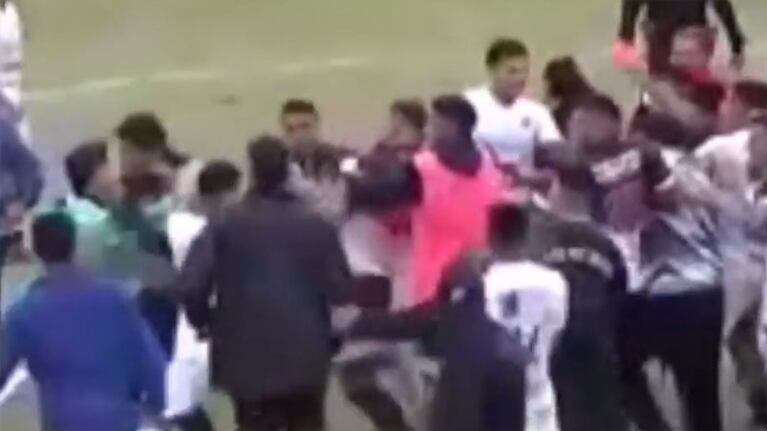 La pelea se produjo tras la victoria de Juniors sobre Libertad.