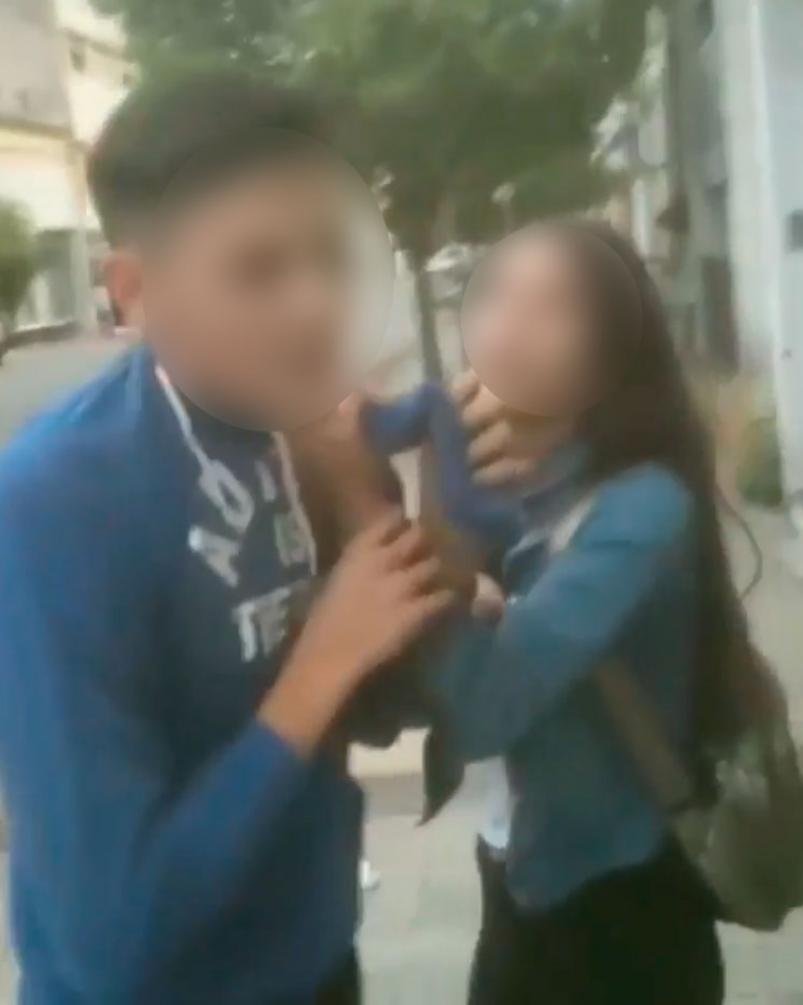 La pelea se viralizó, el joven denunció a la chica y la Justicia intervino.